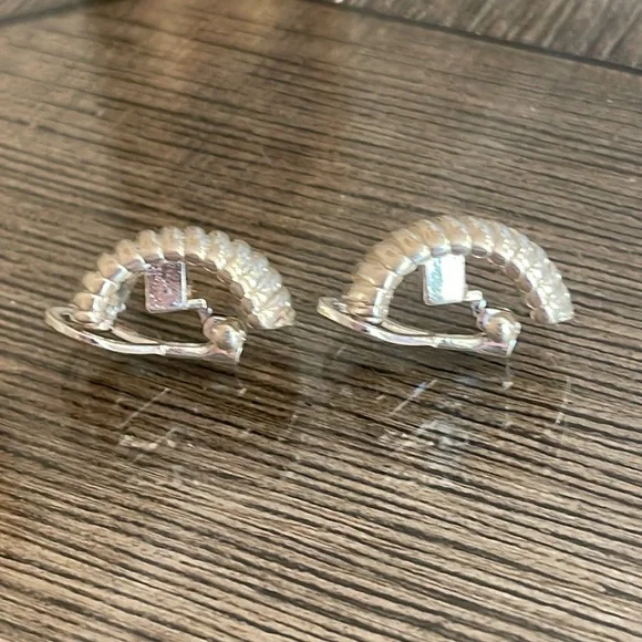 Vintage Premier Designs Ribbed Silver-tone Clip Earrings - Picture 4 of 14